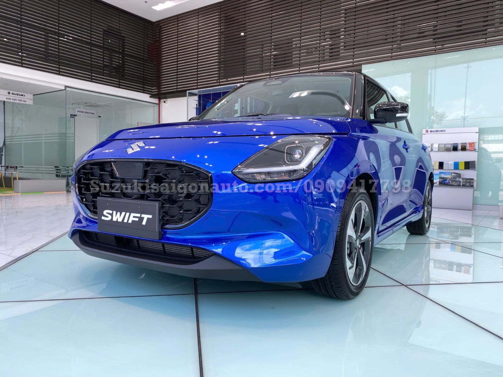 SUZUKI SWIFT HYBRID 2 TONE MAU XANH 12 Suzuki Swift Hybrid 2025
