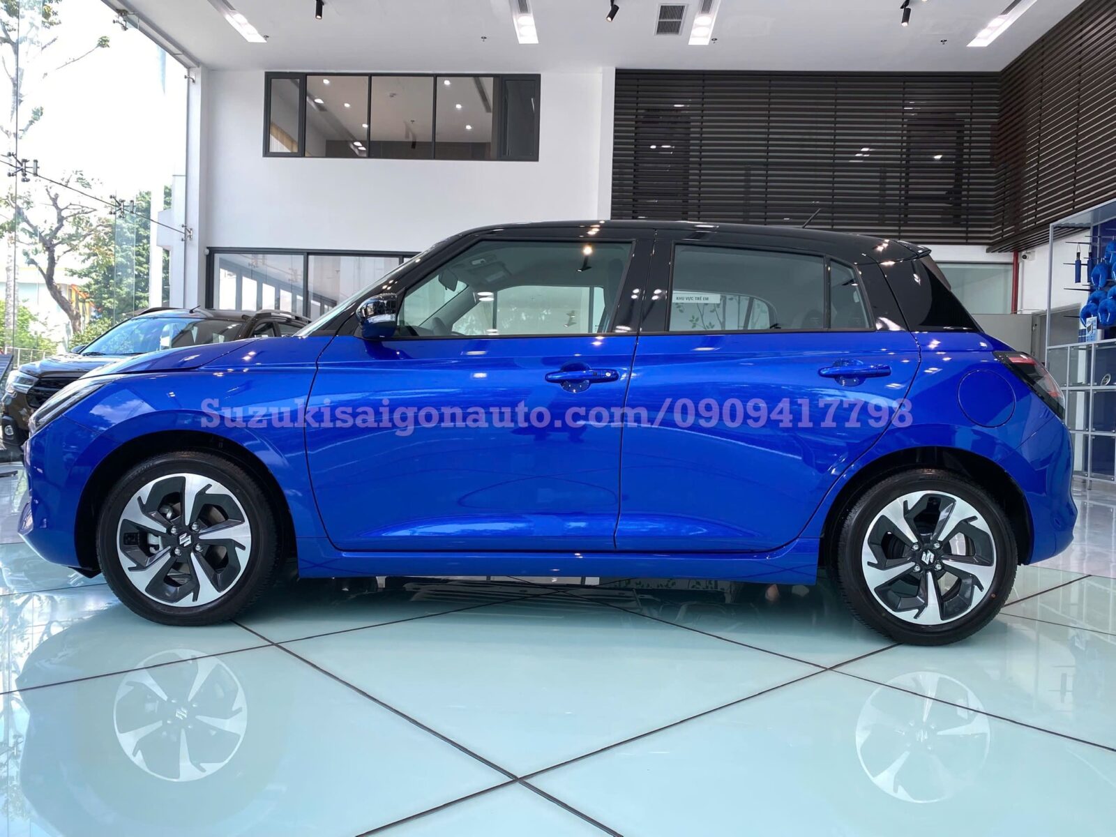 SUZUKI SWIFT HYBRID 2 TONE MAU XANH 13 Suzuki Swift Hybrid 2025